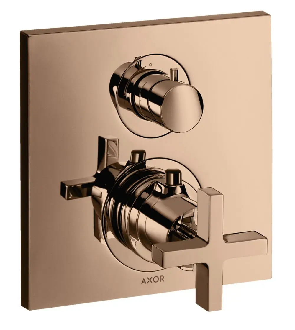 Thermostat-Unterputz mit Absperrventil und Kreuzgriff in poliertem Rotgold. Hersteller: AXOR. Montiert auf einer rechteckigen Wandplatte.